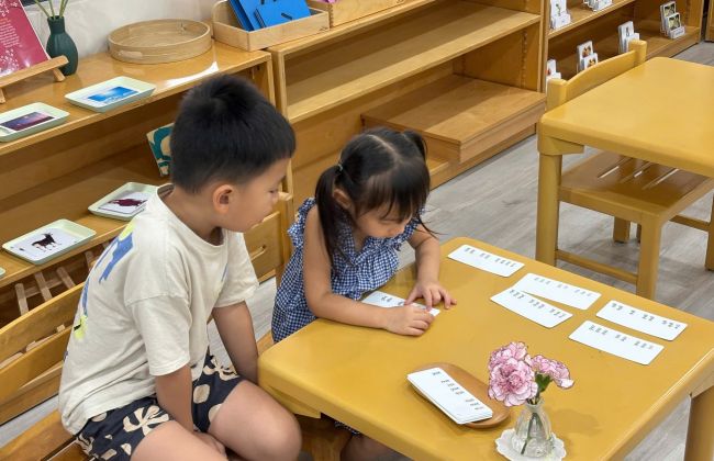 Những kỹ năng sống trẻ được rèn luyện tại trường học Montessori