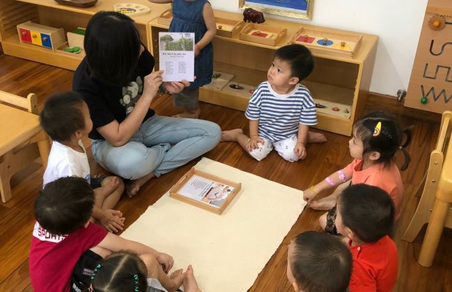 Các giai đoạn phát triển ngôn ngữ nói và vai trò của người lớn trong việc hỗ trợ sự phát triển ngôn ngữ nói của trẻ