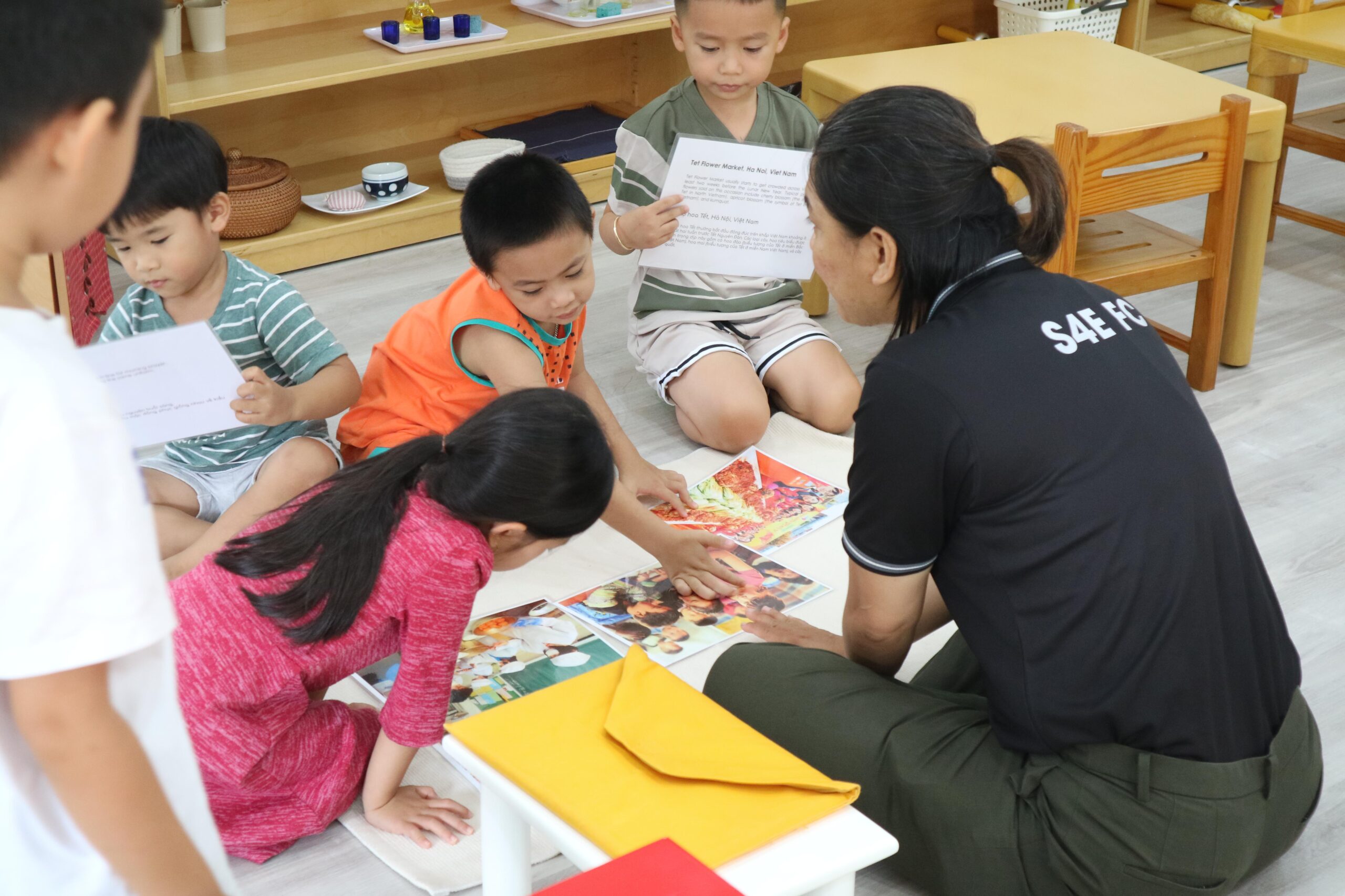 Trẻ đến với trường mầm non Green Garden Montessori 